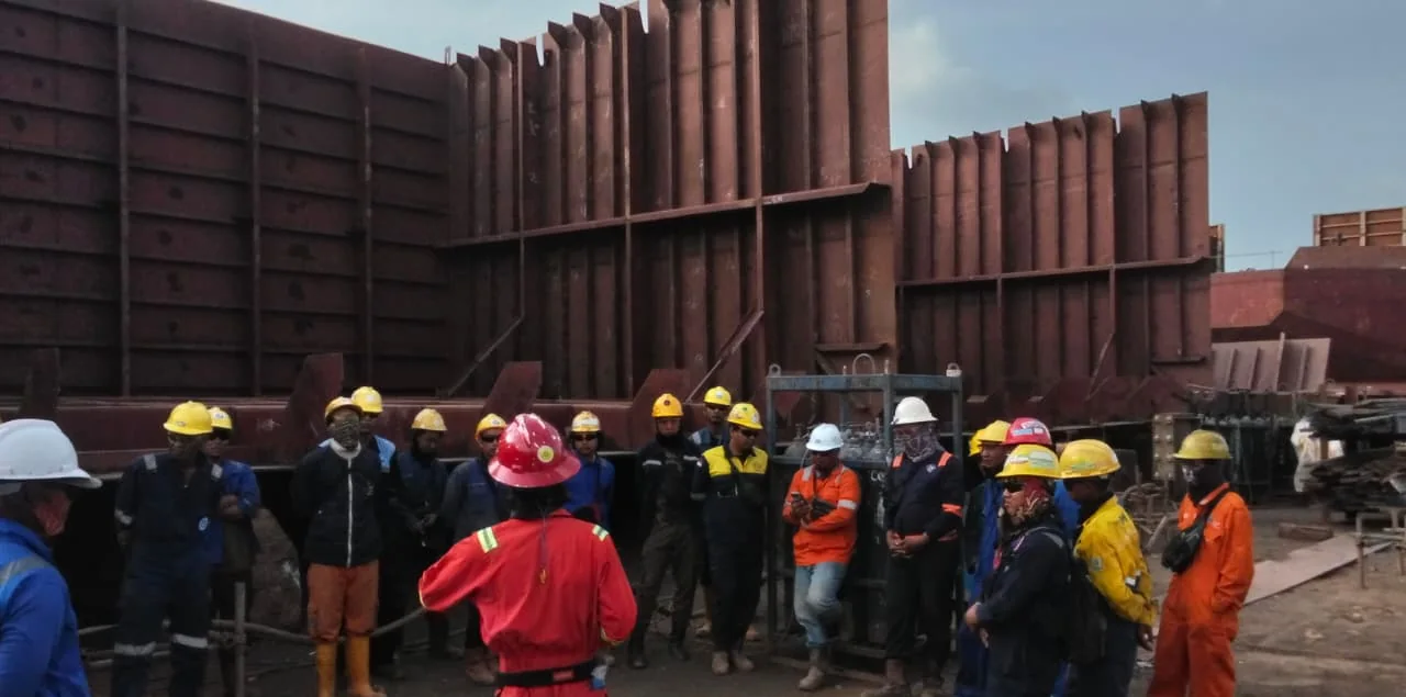 Safety briefing in fabrication yard
